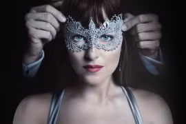 Dakota Johnson: '50 sắc thái là bộ phim tâm thần, điên rồ’