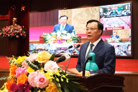 Bí thư Thành ủy Hà Nội đối thoại với phụ nữ Thủ đô