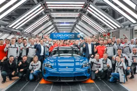 Porsche Taycan cán mốc 100.000 xe được xuất xưởng