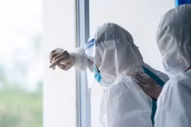 Tiêu điểm: Giữ chân nhân viên y tế - Đừng chỉ là lời nói
