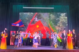 Chương trình nghệ thuật đặc biệt ca ngợi mối quan hệ hữu nghị vĩ đại, đoàn kết đặc biệt Việt Nam - Lào