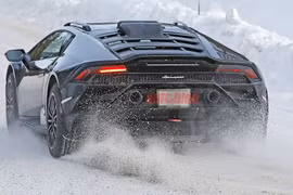 Lộ diện hình ảnh Lamborghini Huracan Sterrato đang chạy thử nghiệm trên đường tuyết