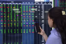 Nhóm ngân hàng, chứng khoán nâng đỡ giúp VN-Index lấy lại sắc xanh