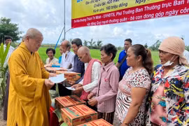 Phật giáo tỉnh Trà Vinh xây dựng đường giao thông nông thôn, hỗ trợ xây dựng nhà nhân mùa Phật đản