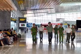 Quản lý, bảo đảm an ninh, trật tự tại cửa khẩu đường hàng không