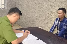 Bắt giữ thanh niên chuyên vặt trộm logo, camera lùi ôtô