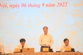 Bộ Công Thương giải thích việc “tạm” chưa rút giấy phép 5 đầu mối xăng dầu