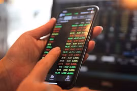 Chịu áp lực của nhóm vốn hoá lớn, VN-Index giảm gần 9 điểm