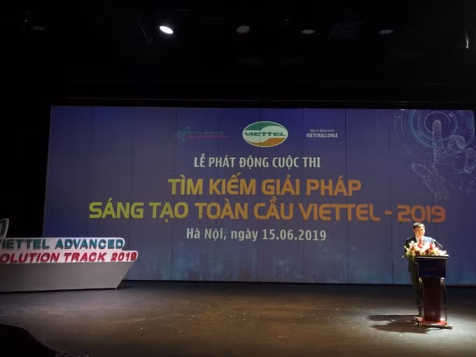 Tổng Giám đốc Tổng Công ty Viễn thông Viettel ông Cao Anh Sơn phát biểu tại lễ phát động cuộc thi 