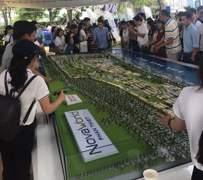 Khách tham quan chuỗi Dự án BĐS Du lịch nghỉ dưỡng tại Triển lãm.