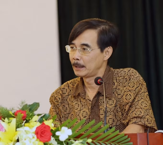 Giám đốc cơ quan thường trú Đài tiếng nói VN tại ĐBSCL - nhà báo Lê Quốc Hưng trình bày tham luận tại hội thảo