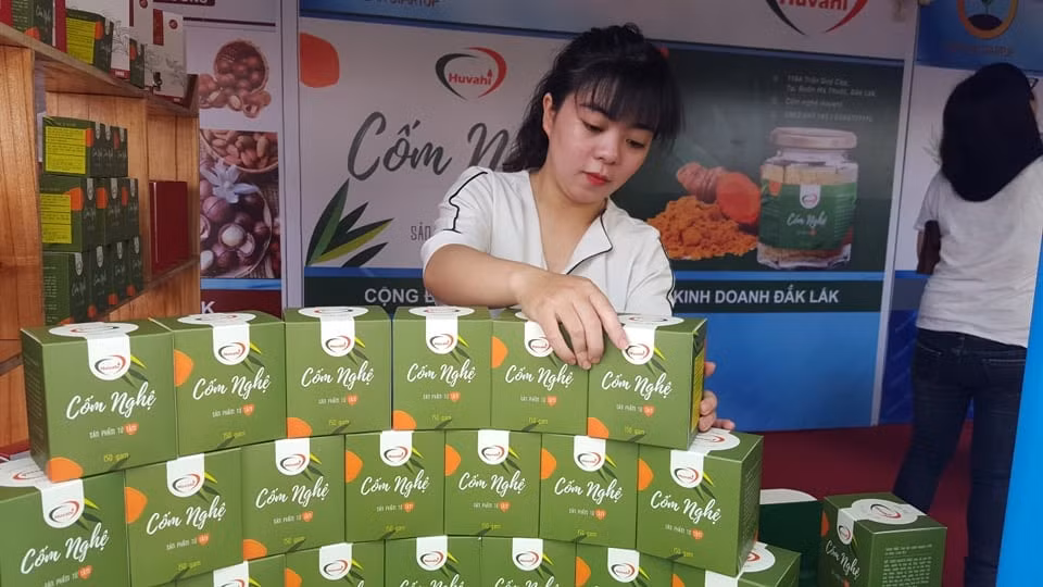 Sản phẩm Cốm nghệ Huvahi lần đầu tiên góp mặt tại Hội chợ triển lãm Cà phê.