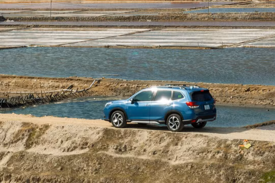 Xả kho xe nhập khẩu từ Thái Lan, Subaru Forester giảm giá kỷ lục