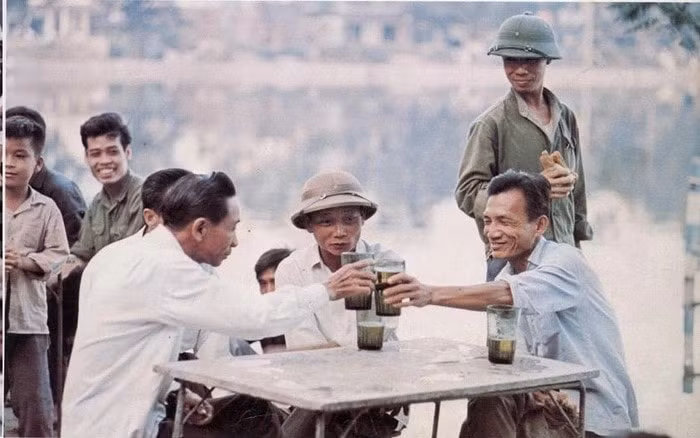 bia hoi ha noi vi bia gan ket nhung khoanh khac ngay he hinh 3