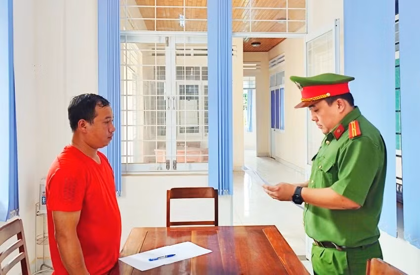 gia lai nhan tien cua nguoi dan lam so do roi chiem doat can bo dia chinh xa bi khoi to hinh 1