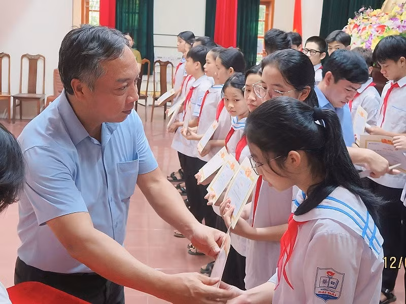 bao dau tu trao 60 suat hoc bong vi tre em viet nam tai tinh ha tinh hinh 1
