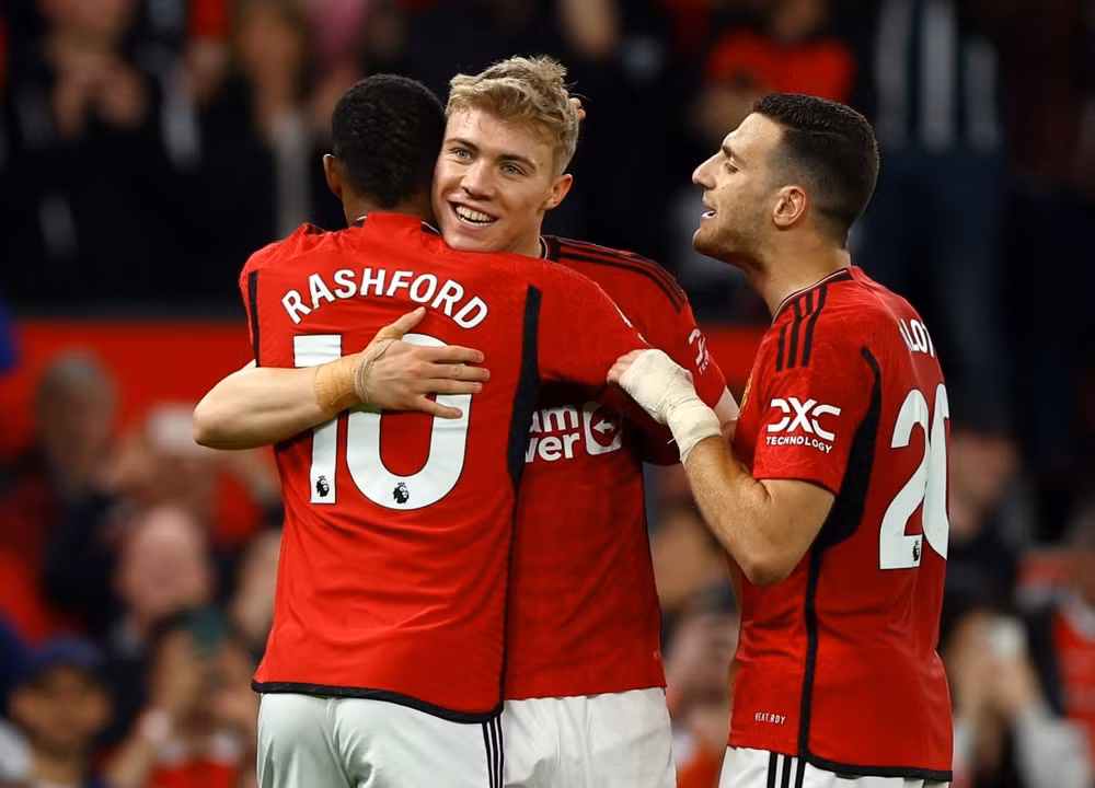 hojlund ghi ban mu da bai newcastle tren san nha old trafford hinh 1