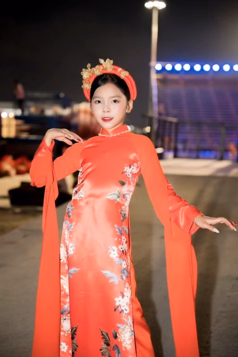 hoa hau nhi quoc te hieu anh va a hau nhi quoc te bao linh long lay tren san khau le hoi hoa phuong do hai phong hinh 11