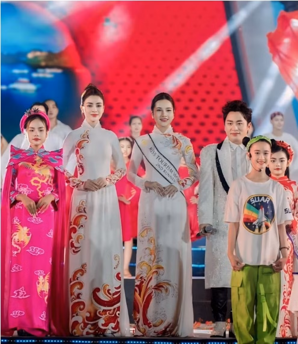 hoa hau nhi quoc te hieu anh va a hau nhi quoc te bao linh long lay tren san khau le hoi hoa phuong do hai phong hinh 8