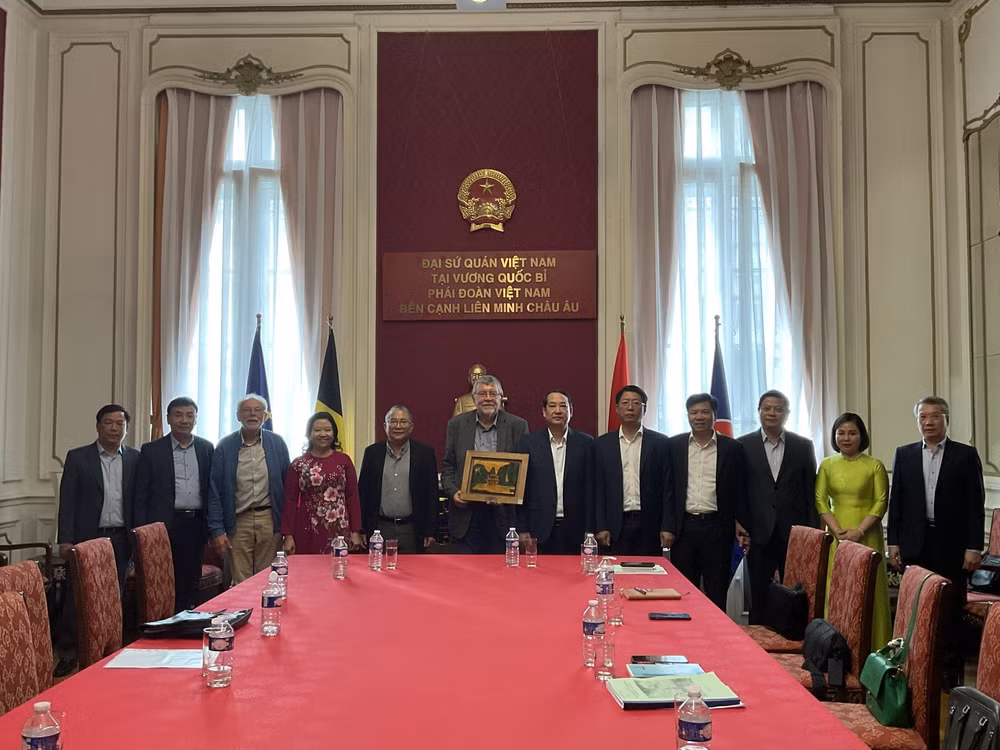 ninh binh xuc tien dau tu thuong mai tai vuong quoc bi hinh 3