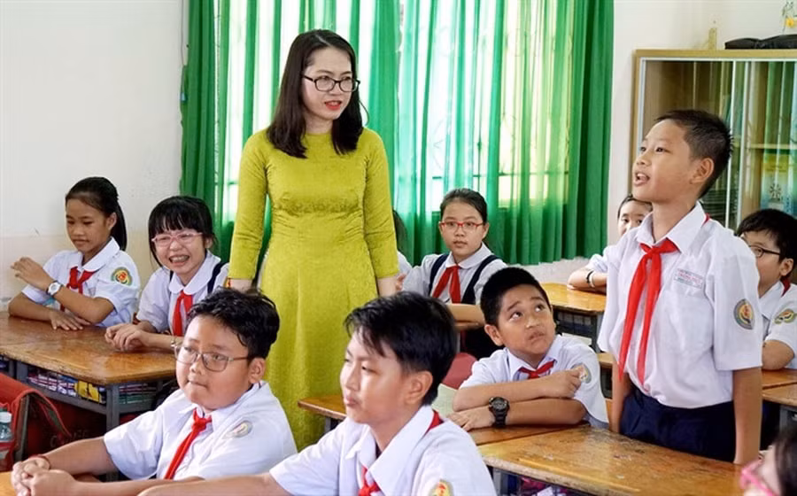 tiep tuc doi moi chinh sach tien luong doi voi giao vien hinh 1