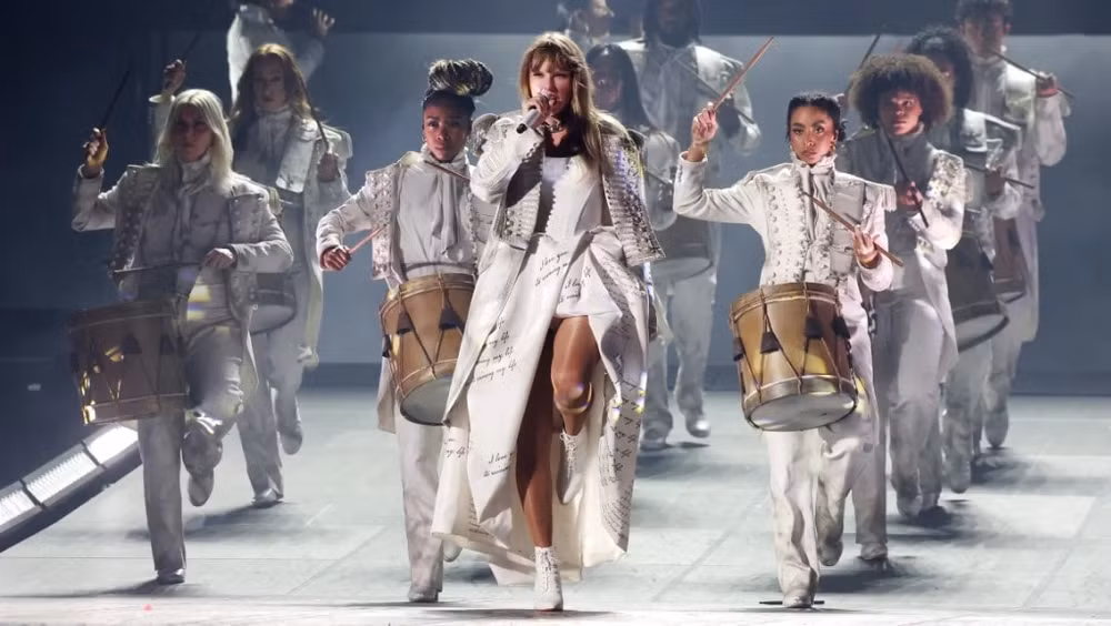 taylor swift ra mat ca khuc moi trong chuyen luu dien eras tour tai phap hinh 1