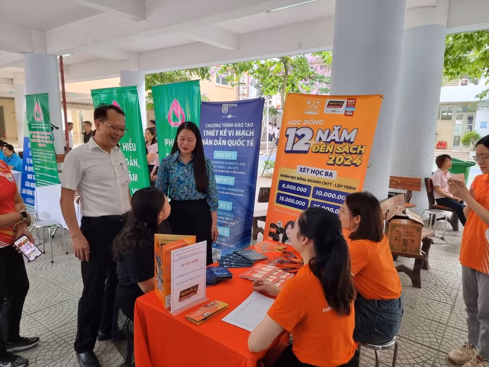 ha noi doanh nghiep tuyen dung 2100 chi tieu viec lam voi muc luong hap dan hinh 1