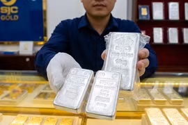 Giá bạc hôm nay 15/3: Tiếp tục giảm, mất hơn 100,000 VNĐ/lượng
