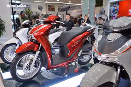 Doanh số ô tô và xe máy Honda theo nhau lao dốc