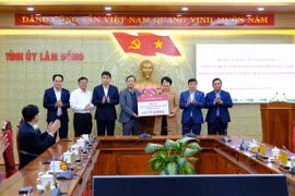 Agribank trao tặng 5 tỷ đồng chung tay chăm lo an sinh xã hội tại Lâm Đồng