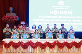 Phụ nữ Công an 6 tỉnh ký giao ước thi đua, đẩy mạnh phong trào “Ba nhất”