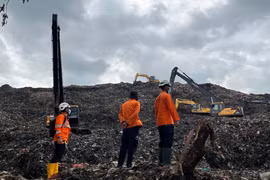 Sạt lở bãi rác lớn nhất Indonesia, ít nhất 5 người thiệt mạng