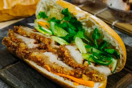Bánh mì tiếp tục thành tâm điểm sau vụ hơn 20 người nghi ngộ độc ở Nghệ An