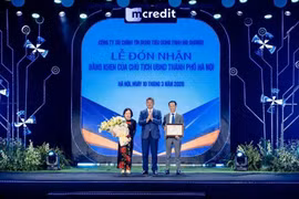 Mcredit kỷ niệm 10 năm thành lập và nhận Bằng khen của Chủ tịch UBND TP. Hà Nội