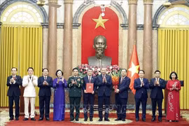 Tổng Bí thư, Chủ tịch nước chủ trì hội nghị công bố các quyết định đối với Chính phủ