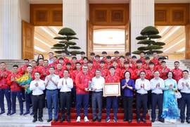 Thủ tướng Chính phủ Lê Minh Hưng gặp mặt, chúc mừng đội tuyển bóng đá nam U17 Việt Nam