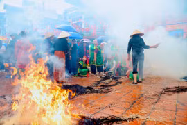 Thi thổi cơm đầu xuân ở làng Thị Cấm: Tái hiện tích xưa thời Hùng Vương