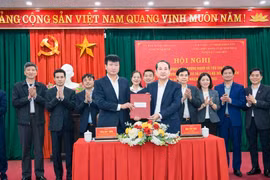Ninh Bình bàn giao danh sách 26 ứng viên ĐBQH khóa XVI và 142 ứng viên HĐND tỉnh nhiệm kỳ 2026 - 2031