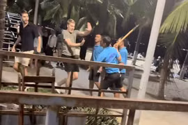 Nha Trang: Làm rõ vụ nhân viên quán bar dùng xẻng đe dọa du khách nước ngoài tại bãi biển