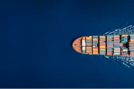 Nhiều doanh nghiệp dầu khí ngừng vận chuyển qua eo biển Hormuz