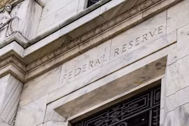 Giá vàng thế giới kẹt ở mức dưới 5.000 USD do Fed giữ nguyên lãi suất