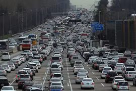 Hàng triệu người Hàn Quốc về quê ăn Tết, cao tốc quanh Seoul ùn tắc nặng