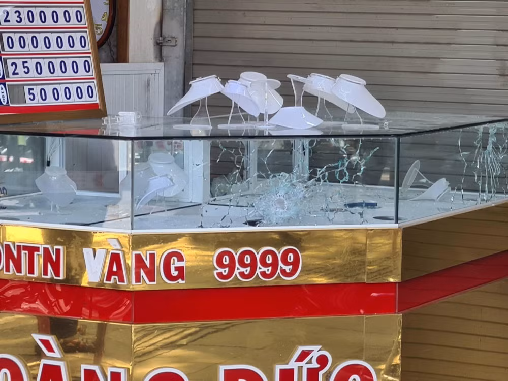 no sung cuop tiem vang o cho dong ba tp hue hinh 1