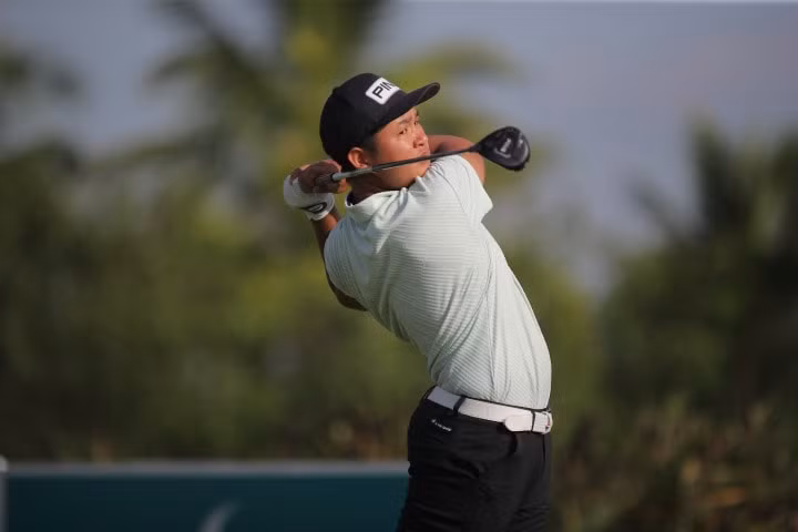 hai golfer quang tri va nhat long thi dau xuat sac trong ngay thu 2 cup t99 hinh 4