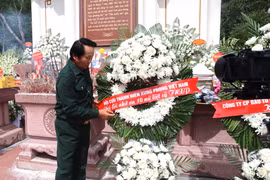 Trung ương Hội Cựu Thanh niên xung phong Việt Nam dâng hương tưởng niệm các anh hùng liệt sĩ tại Ngã ba Đồng Lộc