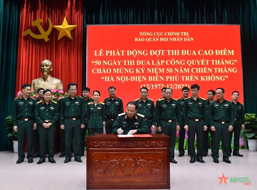 bao quan doi nhan dan thi dua lap cong nhan ky niem 50 nam chien thang ha noi dien bien phu tren khong hinh 1