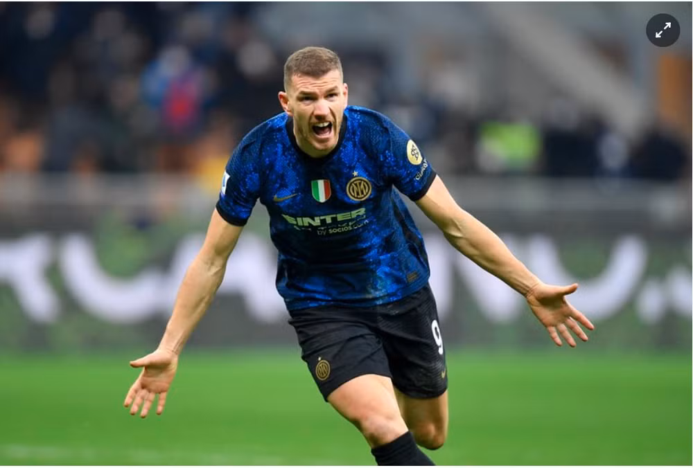 inter milan thang nguoc venezia o phut 90 giu vung ngoi dau serie a hinh 1