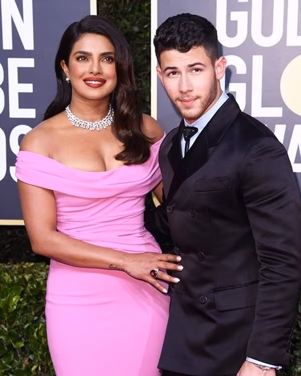 hoa hau the gioi priyanka chopra va chong tre co con nho phuong phap mang thai ho hinh 1