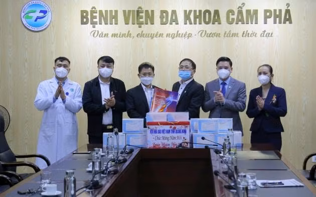 hoi nha bao tinh quang ninh tang qua cho cac benh nhan kho khan hinh 3