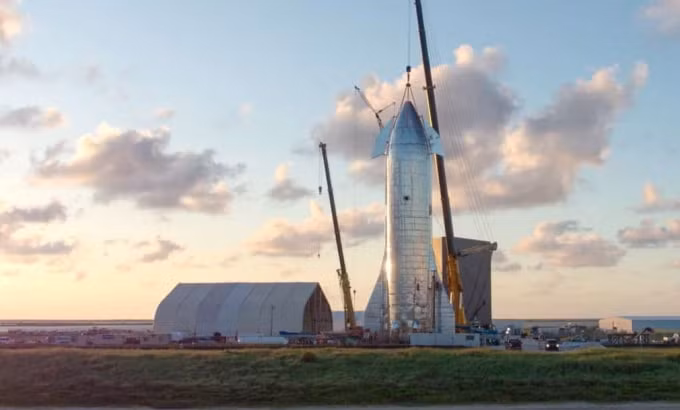Elon Musk ra mắt phi thuyền Starship khổng lồ bằng thép. Ảnh: TL